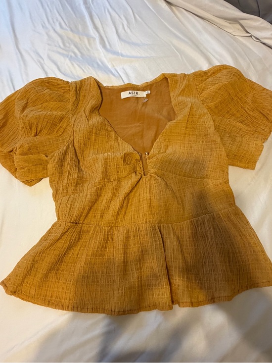 Astr Tops - Astr Textured Mustard Puff Sleeve Peplum Blouse- tag fell off. New